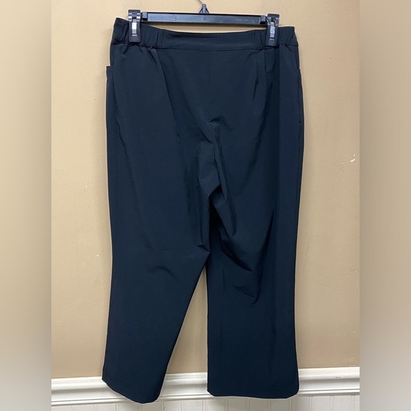 Weekends by Chicos Black Cropped Pants Size 0 (Small/4) - Picture 2 of 5